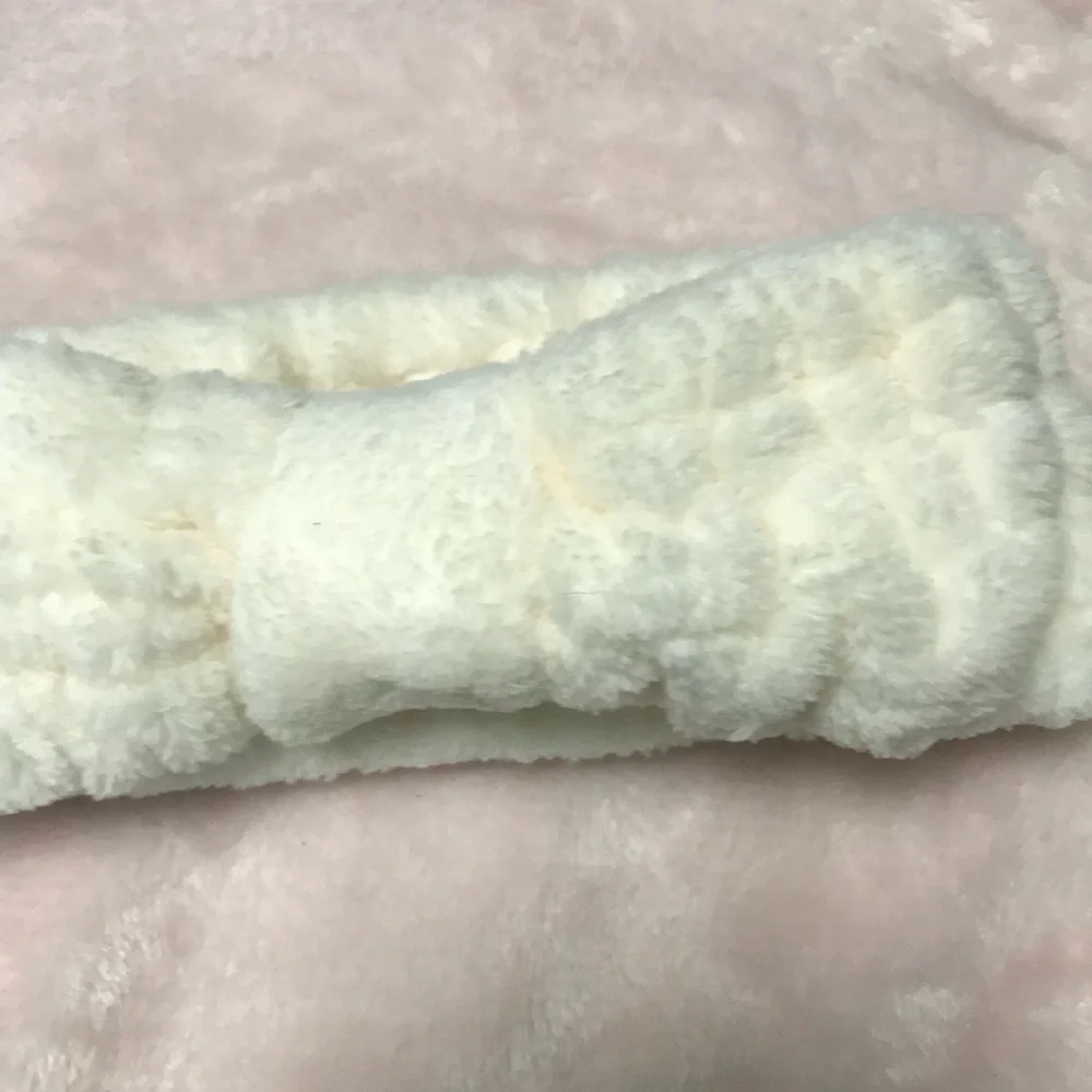 ✨✨5/$10✨✨ Accessorie Unisex Off White plush Headband Makeup headband New - Picture 3 of 6